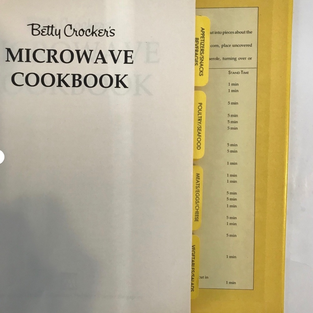 Betty Crocker's Special Edition Microwave Cookbook Celebrating 40 years - Picture 2 of 4